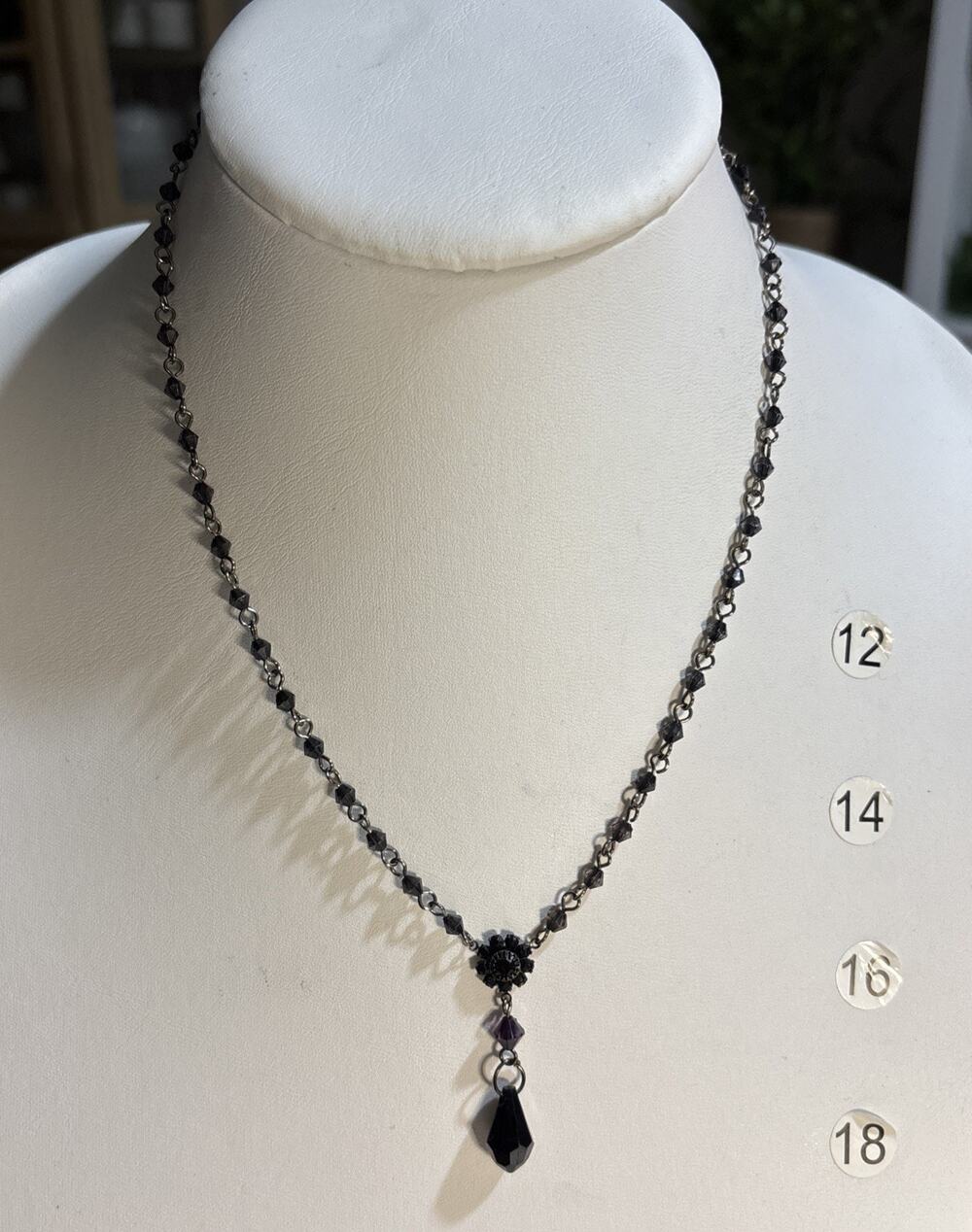 Chico’s Black Faceted Bead Flower Teardrop Pendant Necklace Gunmetal Tone
